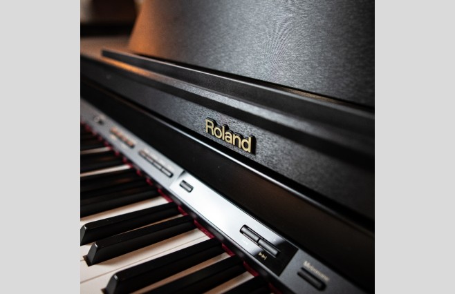 Used Roland HP302 Satin Black Digital Piano Complete Package (SN:ZZ30601) - Image 6